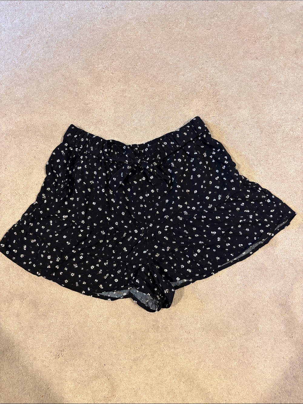 Women’s black floral high rise tie-waist shorts